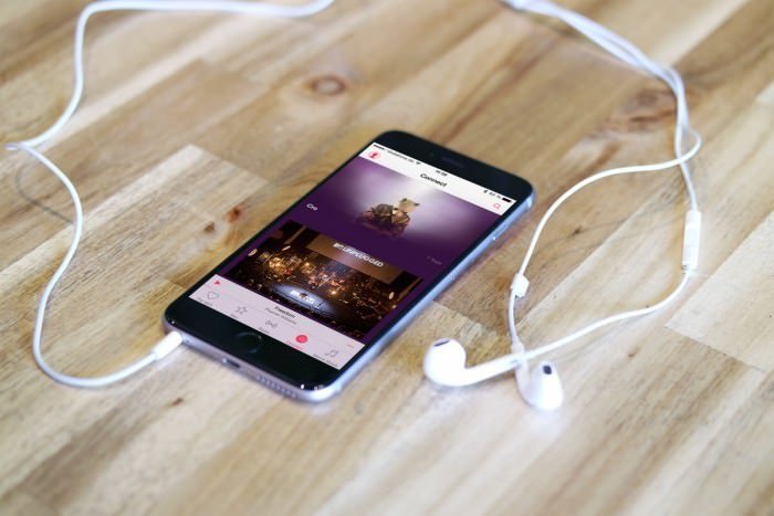 Apple_Music_Connect_Mockup-Generated-by-Dunnnk