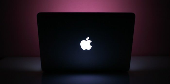 MacBook_at_Pink_Night